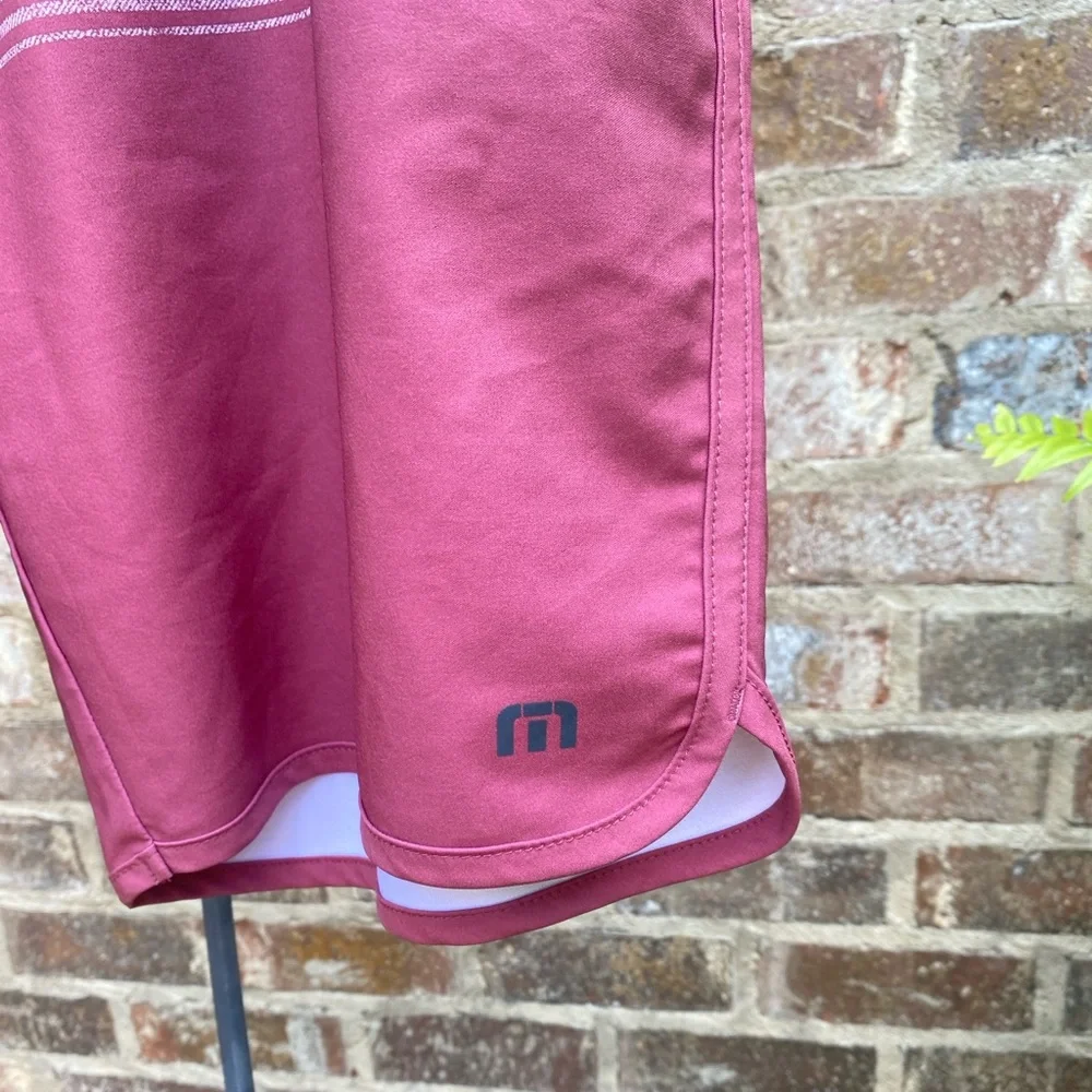 Travis Mathew Unlined Confetti King Ruby Wine Board Shorts Swim Trunks Size 38